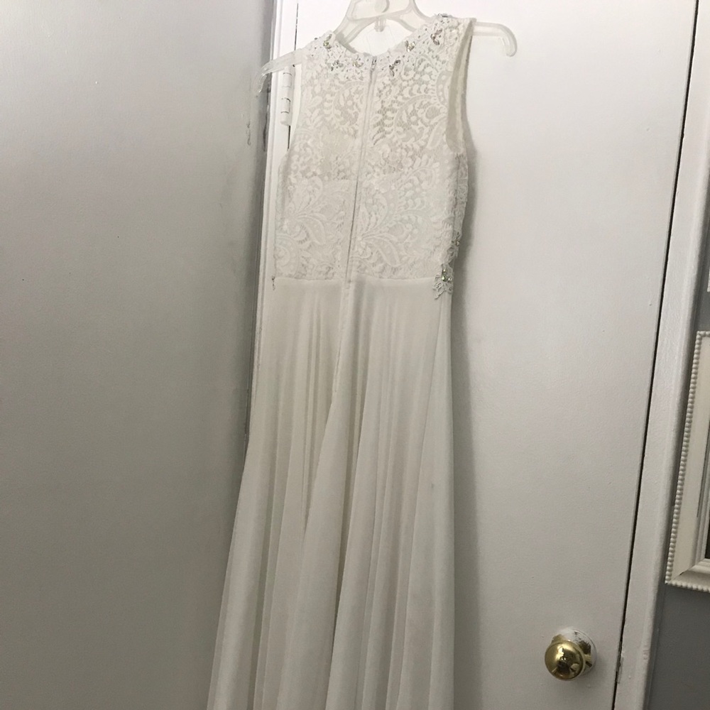 White long back zippered prom dress - Picture 2 of 2